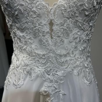 Picture of A-Line Halter Floor-Length Chiffon Wedding Computer Embroidery